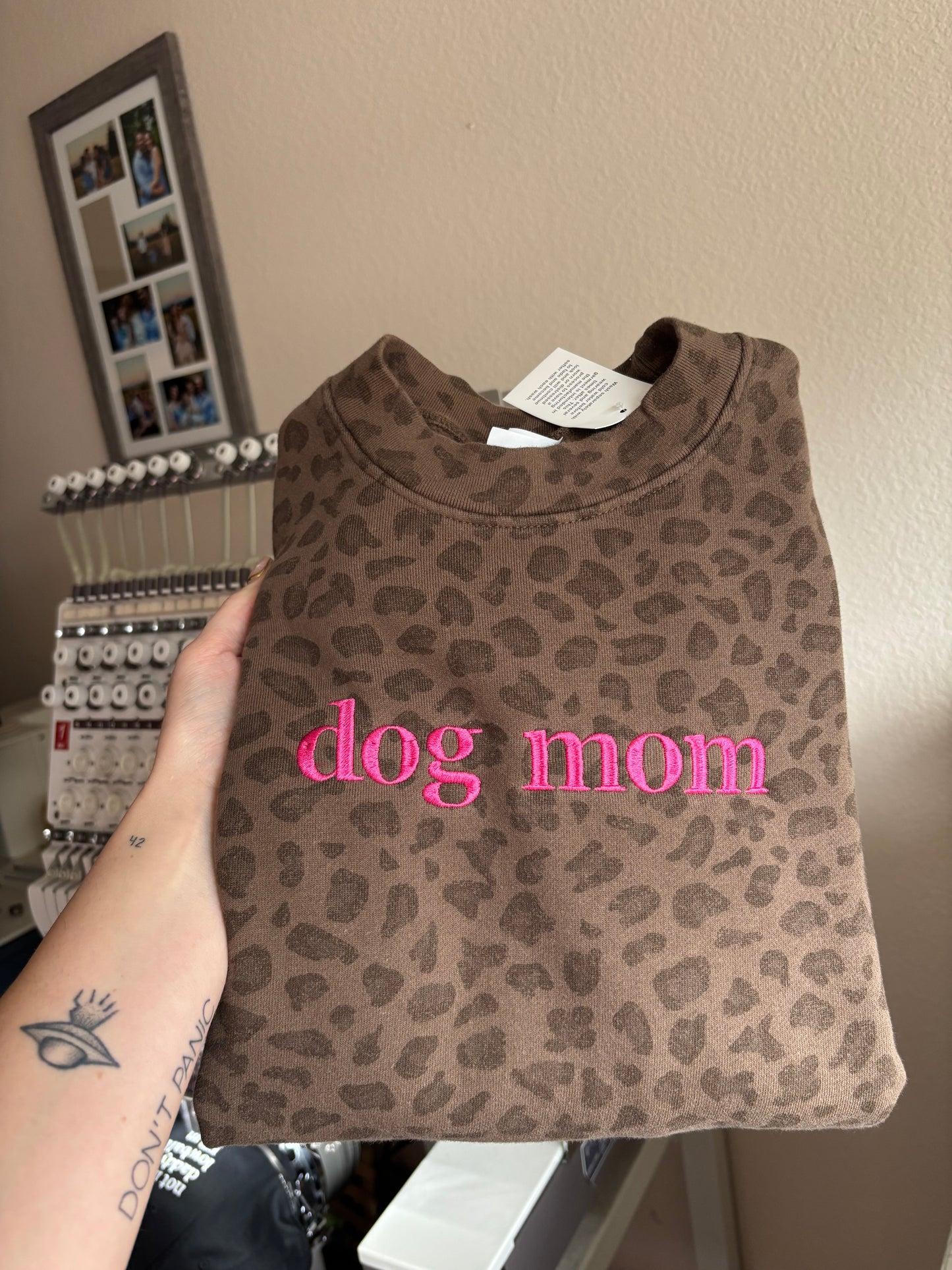 Dog mom crewneck
